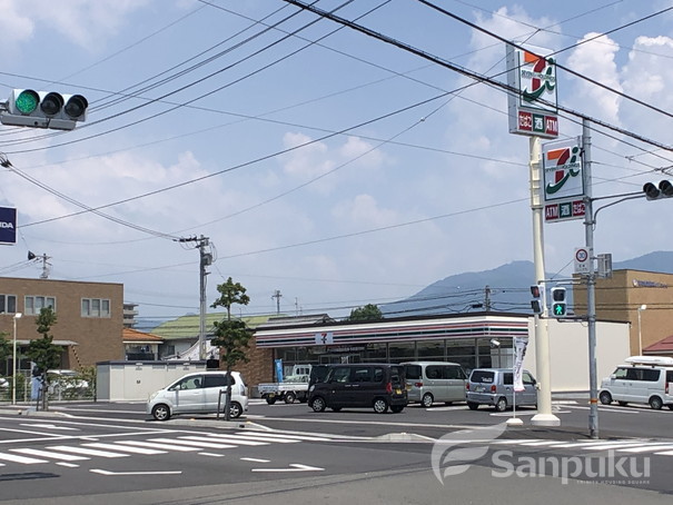 コンビニ　セブンイレブン（コンビニ）まで544m