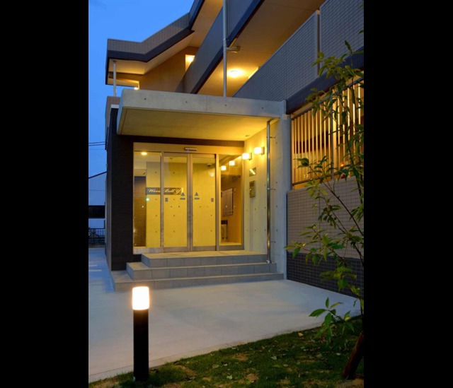 エントランス　落ち着いたエントランスです