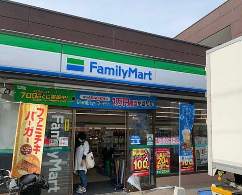 コンビニ　ファミリーマート 中野弥生町二丁目店（コンビニ）まで432m