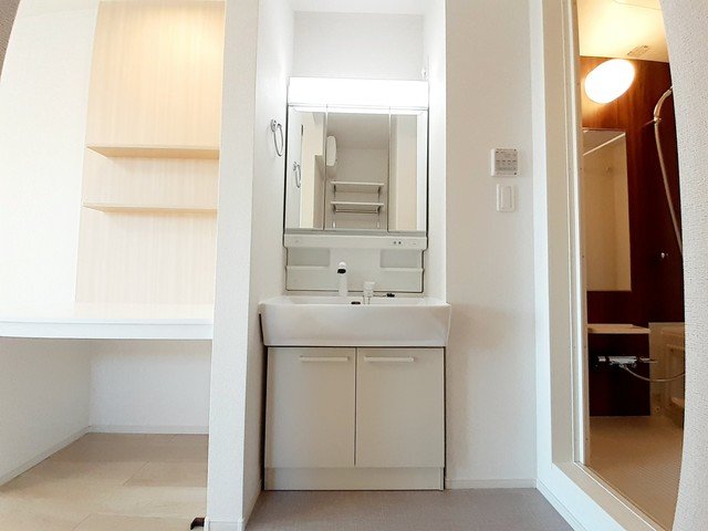 洗面設備　コンパクトで使いやすい洗面所