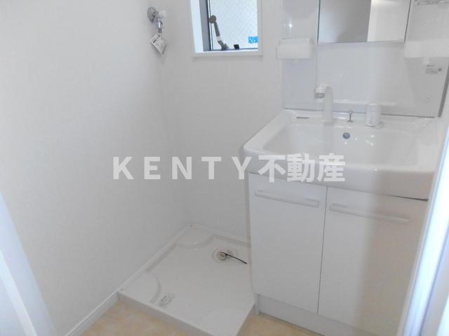 洗面設備　ゆったりとスペースのある洗面所