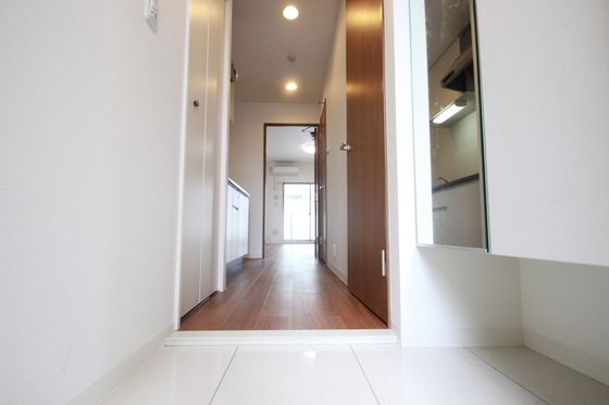 玄関　※別部屋の写真です