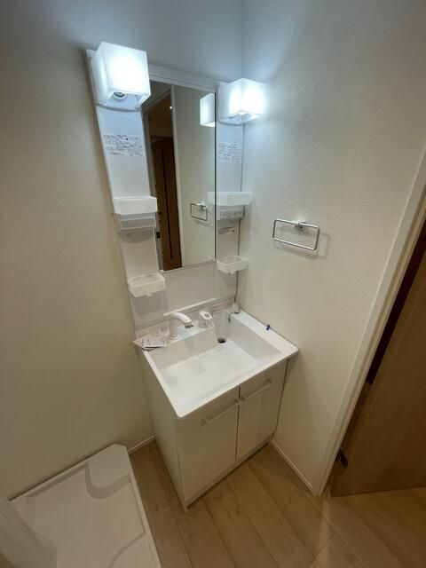 洗面設備　ゆったりとスペースのある洗面所