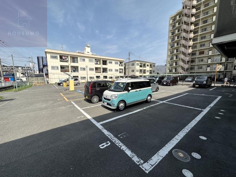 駐車場　駐車場に車を止められます