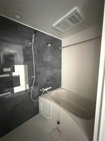 バス・シャワールーム　ゆったり過ごせるお風呂です