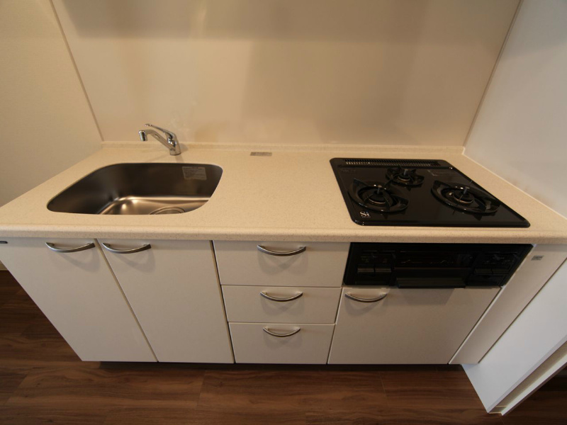 キッチン　システムキッチン（ガス3口・グリル付）