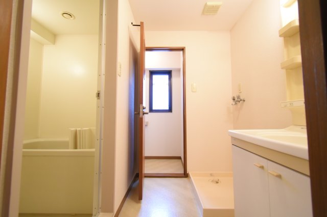 洗面設備　別部屋参考写真