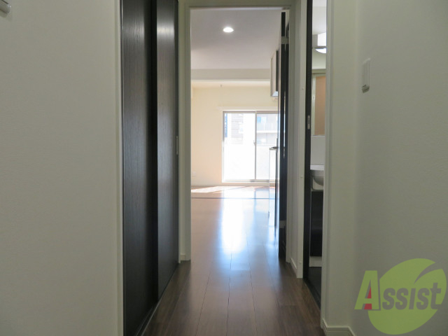 玄関　玄関からの目線です。光が差し込む素敵なお部屋ですよ。