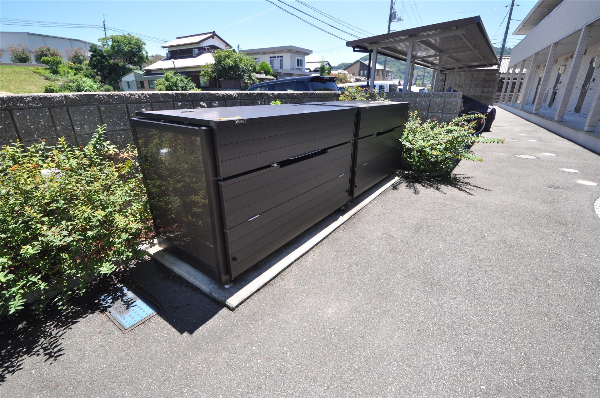 庭　敷地内ゴミ回収ボックス