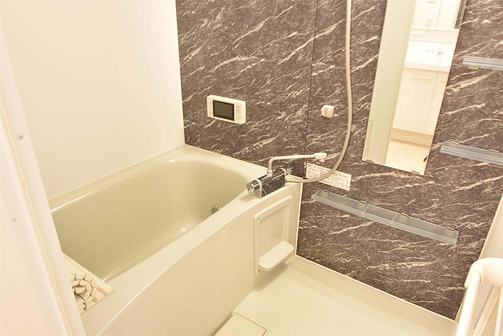 バス・シャワールーム　※105号室参考写真