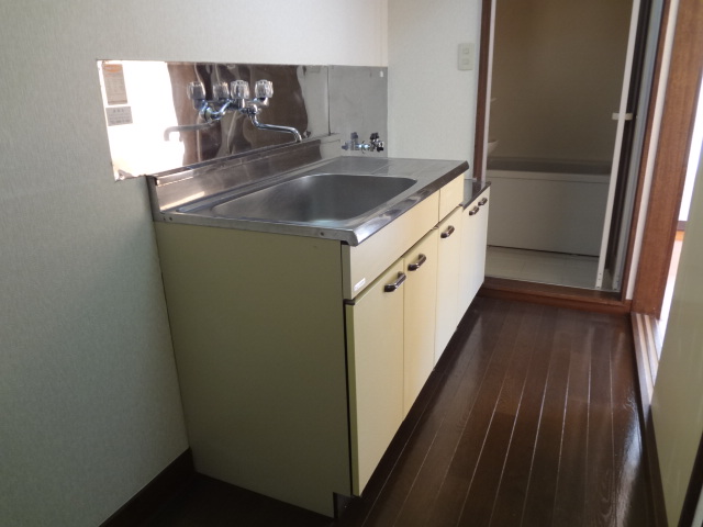 居室・リビング　玄関入ったところです。