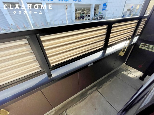 バルコニー　同物件の別部屋になります。