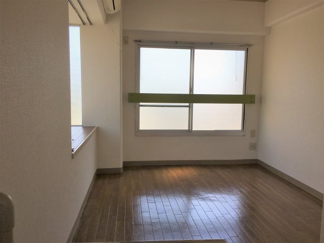 居室・リビング　個人の部屋や寝室として使える洋室です