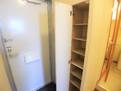 玄関　設備・仕様は号室により異なる為、現況を優先致します。