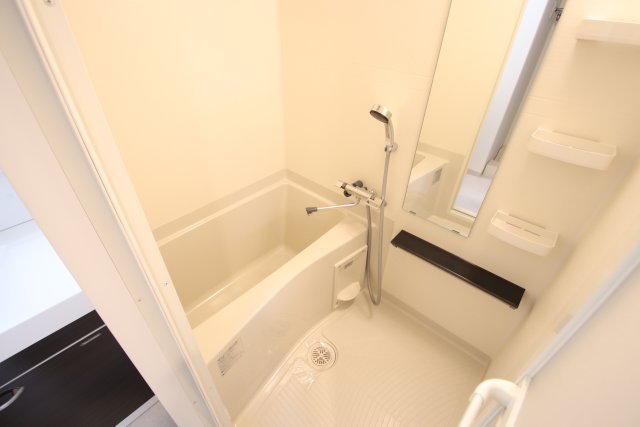 バス・シャワールーム　※他のお部屋の参考写真です