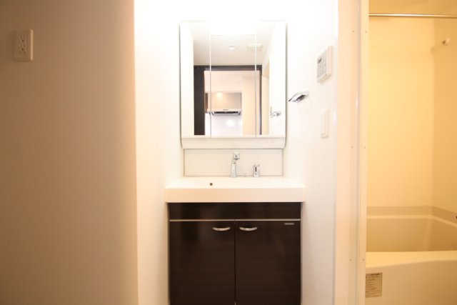 洗面設備　※他のお部屋の参考写真です
