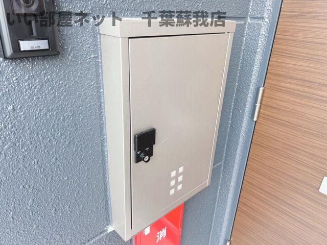 エントランス　宅配ボックスがあると、自分の時間を有効活用できますね！ 同メ