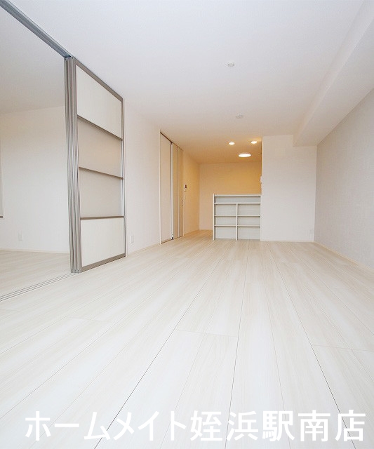 居室・リビング　★築浅♪ペットと楽しく過ごせますよ★