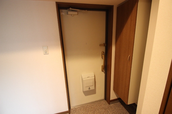 玄関　※別部屋の写真です