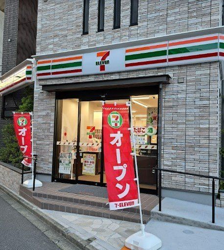 コンビニ　セブンイレブン横浜野庭町店（コンビニ）まで860m