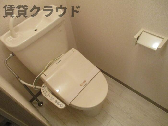 トイレ　同じ建物の別のお部屋の写真になります！