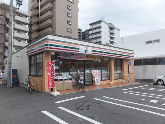 コンビニ　セブンイレブン広島三篠１丁目店（コンビニ）まで321m