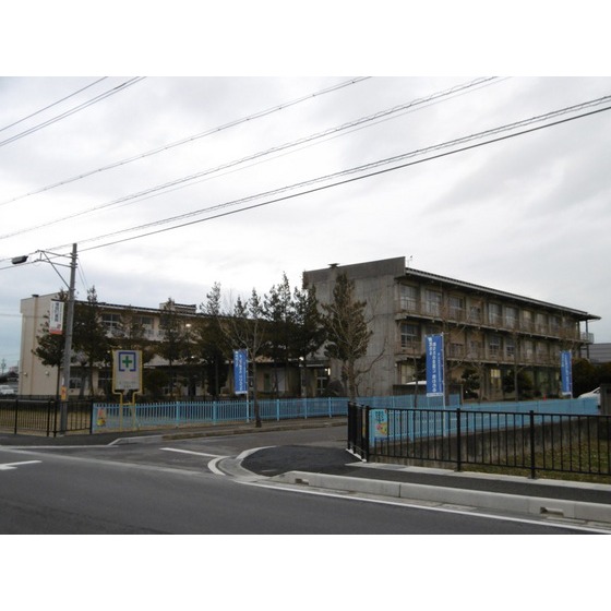 小学校　長野市立篠ノ井東小学校（小学校）まで732m