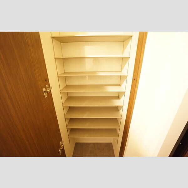収納　シューズクローク