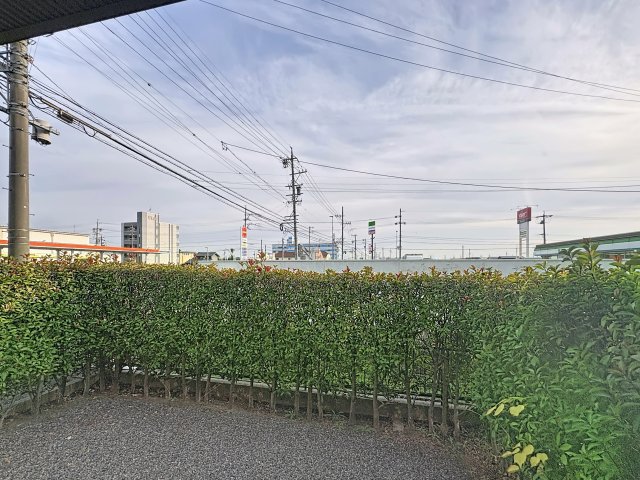 眺望　掲載写真は同型の左右反転の部屋を掲載しております。実際のお写