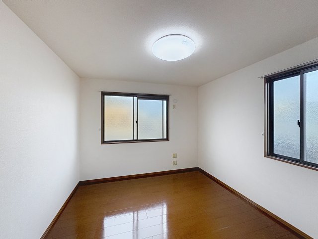 その他部屋・スペース　掲載写真は同型の左右反転の部屋を掲載しております。実際のお写