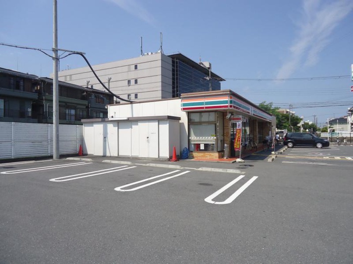 コンビニ　セブンイレブン鮎川（コンビニ）まで600m