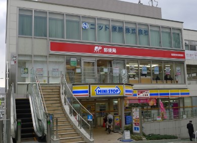 郵便局　信濃町駅前郵便局（郵便局）まで607m