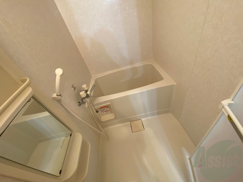 バス・シャワールーム　お風呂になります。一日の疲れを癒してくださいね。