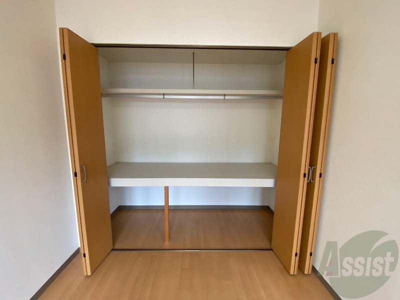 収納　クローゼットは奥行きもあり、荷物が多い方でも安心です。