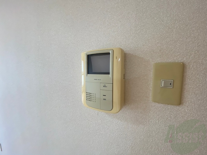 セキュリティ　ＴＶモニター付インターホンです。来客者の顔が見えるので安心！