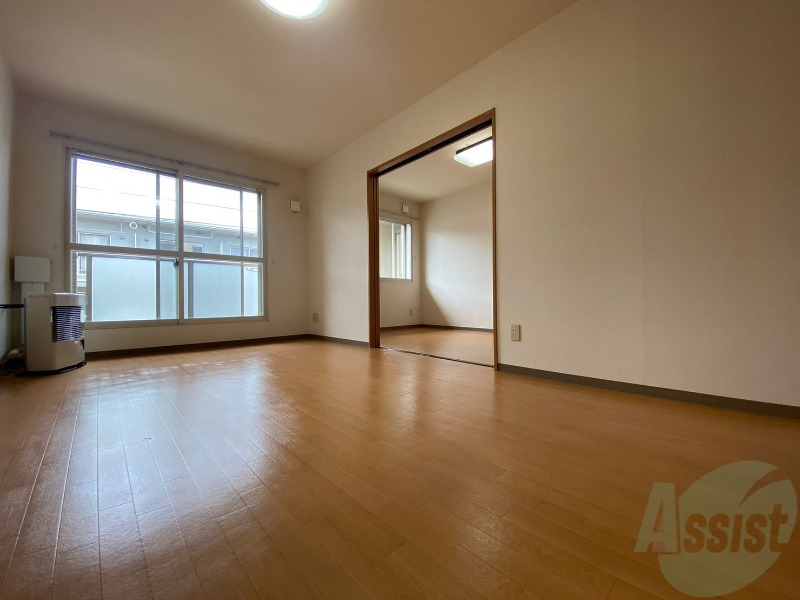 居室・リビング　広くてキレイなお部屋が広がっていて、充実した生活が送れそう。