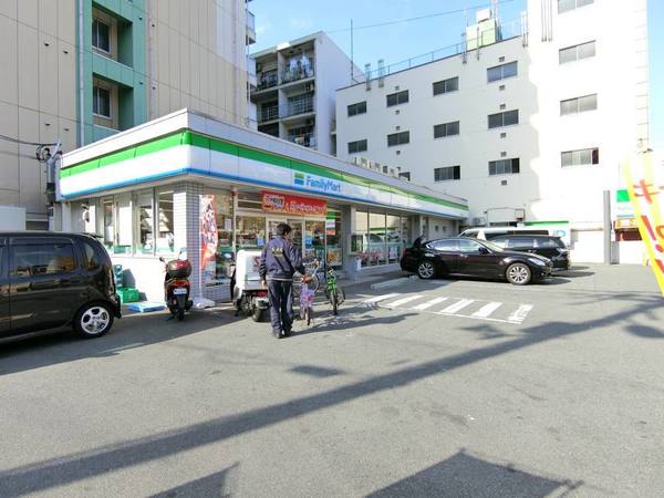 コンビニ　ファミリーマート浪速塩草店（コンビニ）まで332m