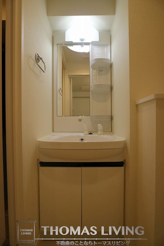 洗面設備　同シリーズの参考写真です。床や建具の色は現状優先です。