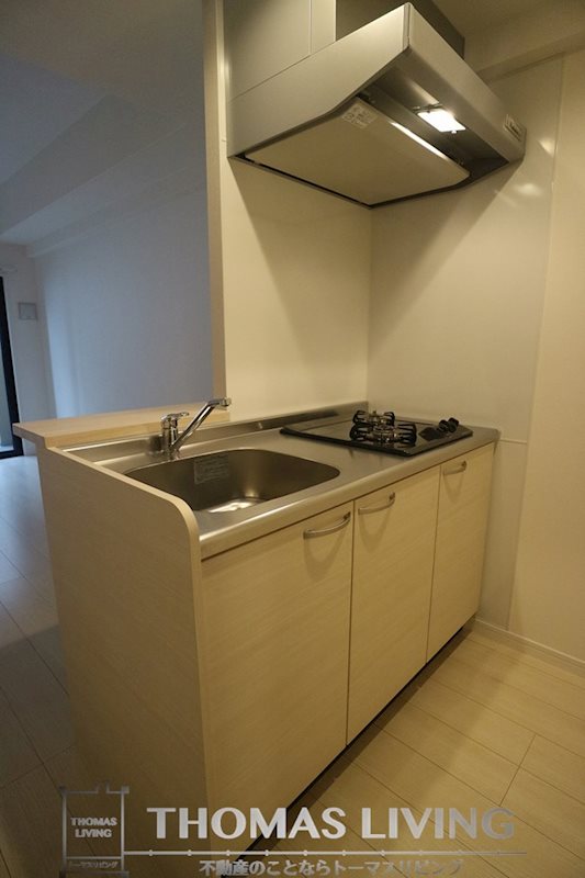 キッチン　同シリーズの参考写真です。床や建具の色は現状優先です。