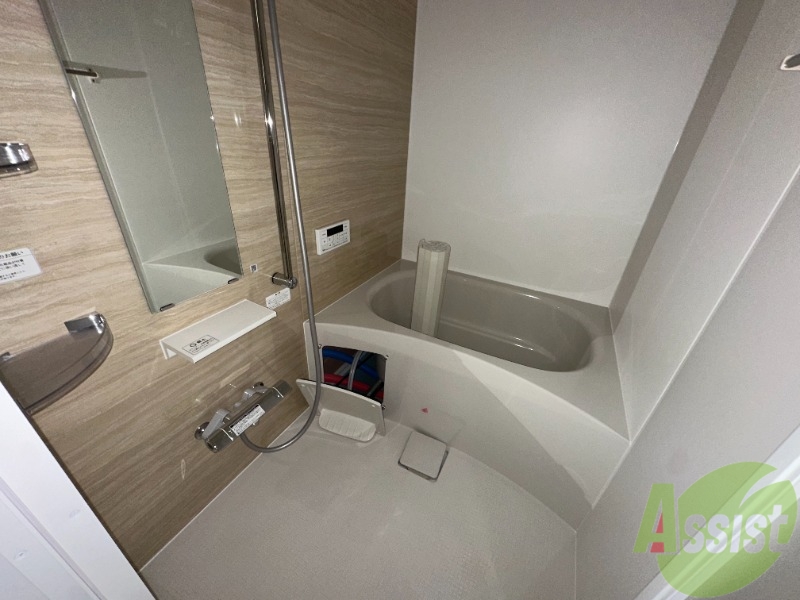 バス・シャワールーム　バスルームには追い焚きなど便利な機能が付いてます。