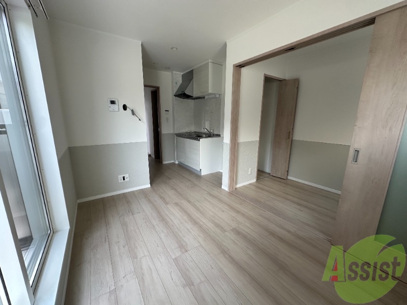 居室・リビング　こちらはリビングです、広々としていていいですね。