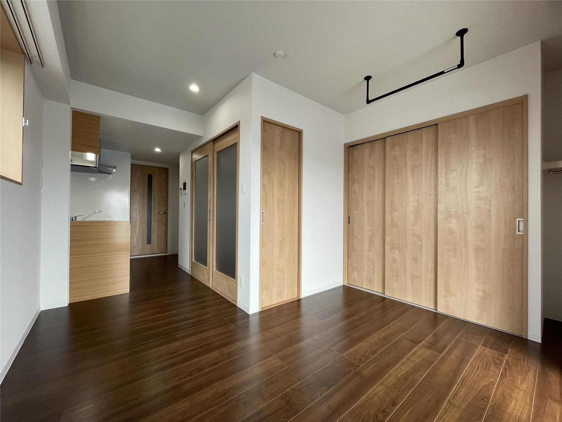 居室・リビング　シックなブラウン基調のLDKです