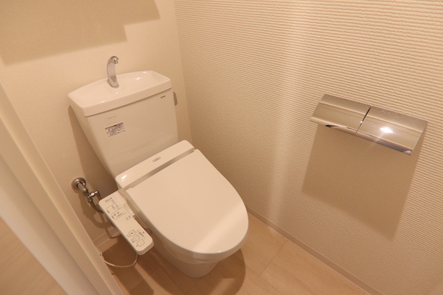 トイレ　※別室の参考写真の為、現況優先です。