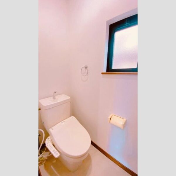 トイレ　室内写真は別部屋の写真です。