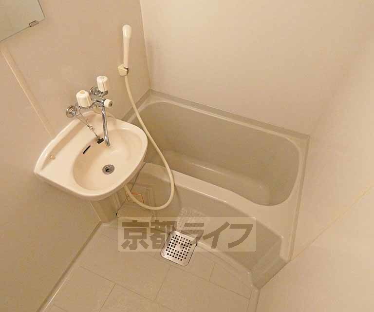 バス・シャワールーム　清潔感のある浴室です！