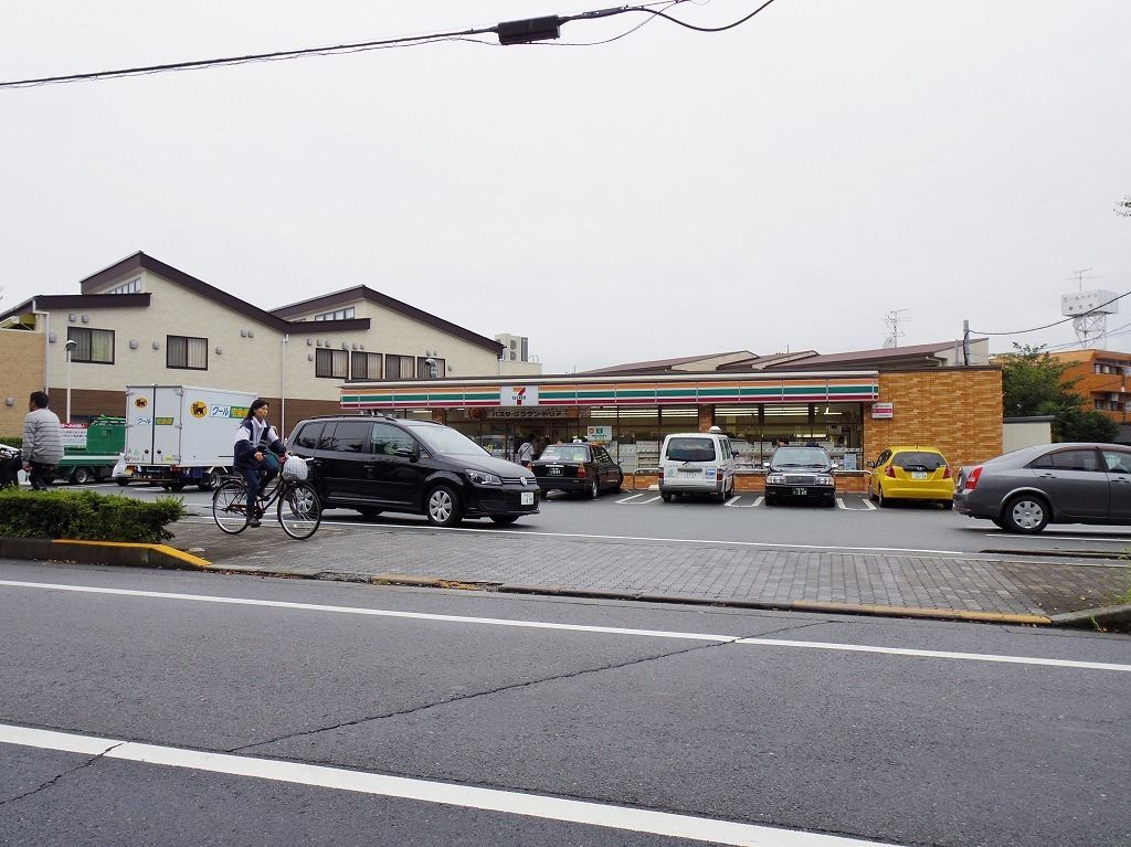 コンビニ　セブンイレブン（コンビニ）まで564m