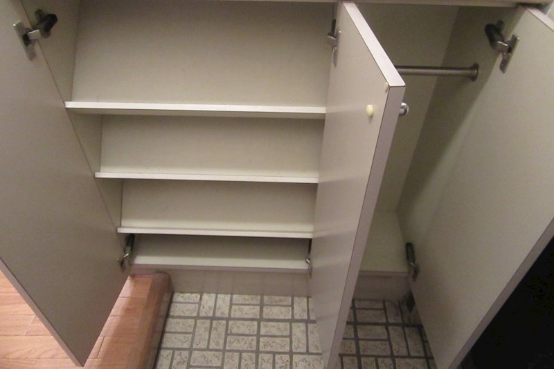 エントランス　☆玄関下足入☆