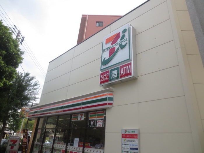 コンビニ　セブンイレブン（コンビニ）まで650m