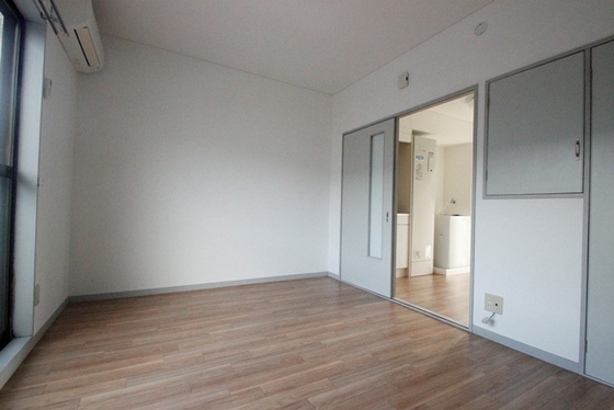 居室・リビング　※別号室のお写真です