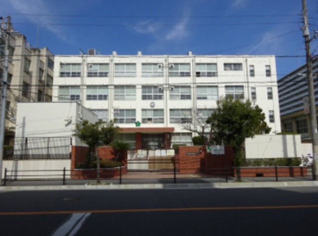 小学校　大阪市立新東三国小学校（小学校）まで697m